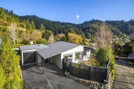 Photo of property in 2 Hobbit Lane, Pinehaven, Upper Hutt, 5371
