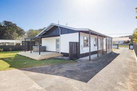Photo of property in 8 Cousins Avenue East, Foxton Beach, Foxton, 4815