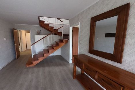 Photo of property in 15 Gretel Place, Hillcrest, Auckland, 0627