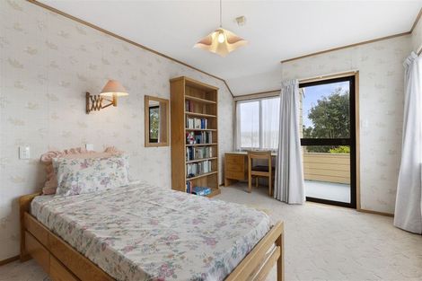 Photo of property in 42 Kennedy Avenue, Forrest Hill, Auckland, 0620