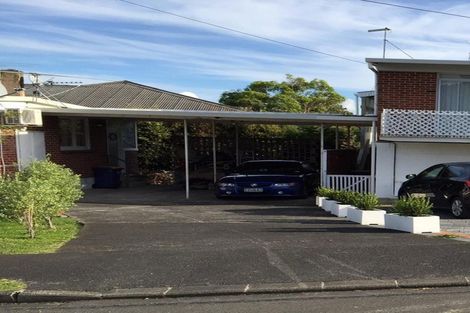 Photo of property in 1/2 Scarboro Terrace, Murrays Bay, Auckland, 0630