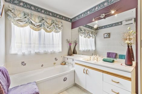 Photo of property in 2 Mirabell Place, Golflands, Auckland, 2013