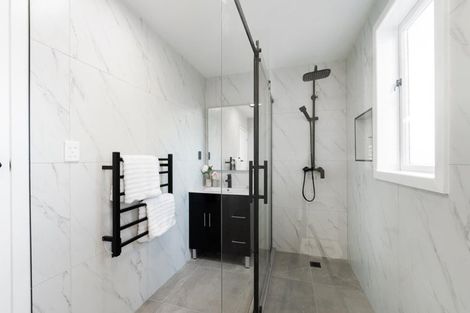 Photo of property in 37 View Road, Henderson, Auckland, 0612