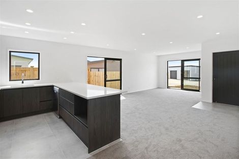 Photo of property in 7 Poutawa Lane, Clarks Beach, 2122