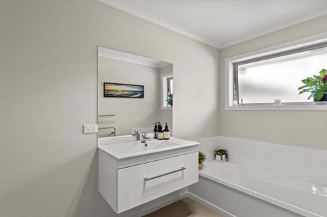 Photo of property in 118 Milton Terrace, Picton, 7220