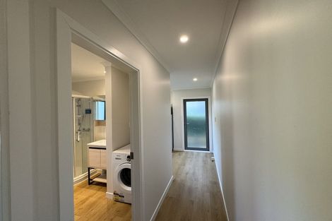 Photo of property in 12 Cromwell Point, Newlands, Wellington, 6037