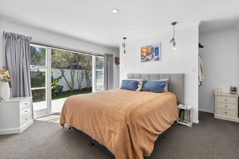 Photo of property in 215 Mangorei Road, Merrilands, New Plymouth, 4312