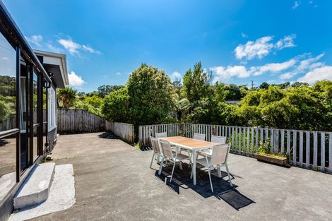 Photo of property in 51 Poto Road, Normandale, Lower Hutt, 5010