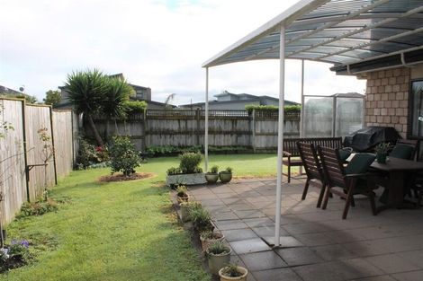 Photo of property in 1 Girvan Terrace, Wattle Downs, Auckland, 2103