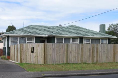 Photo of property in 104 Godley Road, Green Bay, Auckland, 0604
