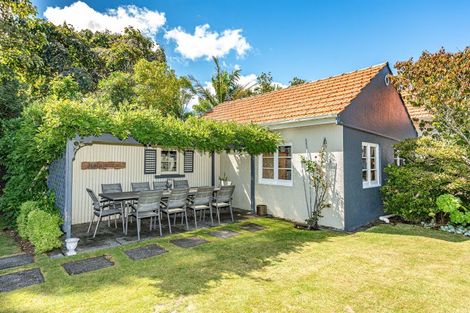 Photo of property in 2 Tarata Street, Saint Johns Hill, Whanganui, 4501