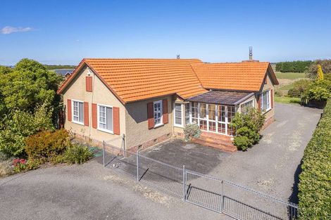 Photo of property in 1 Weraroa Road, Waverley, 4510