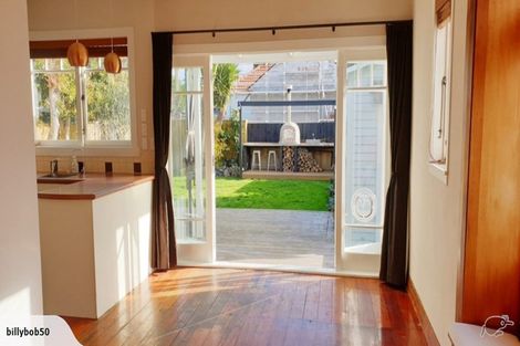 Photo of property in 276 Point Chevalier Road, Point Chevalier, Auckland, 1022