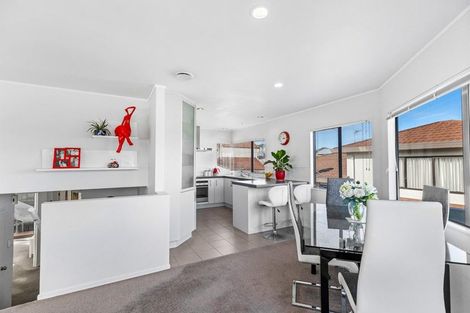 Photo of property in 2/1 Bluefin Way, West Harbour, Auckland, 0618