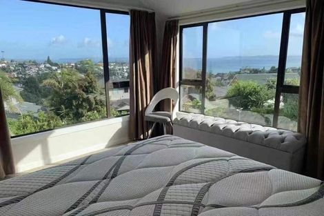 Photo of property in 2 Mellons Bay Road, Howick, Auckland, 2014