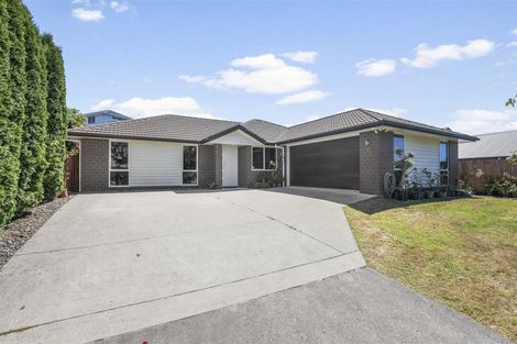 Photo of property in 64 Farnborough Drive, Grandview Heights, Hamilton, 3200