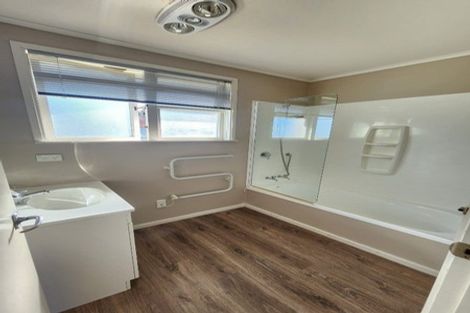 Photo of property in 1 Waitaua Street, Papakura, 2110