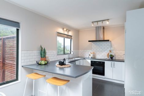 Photo of property in 2/126 Tirohanga Road, Tirohanga, Lower Hutt, 5010