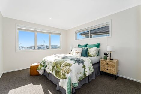 Photo of property in 115a Queen Charlotte Drive, Aotea, Porirua, 5024