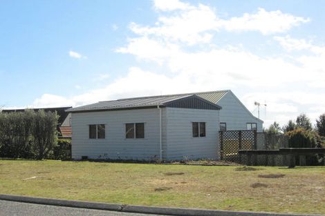 Photo of property in 4 Herea Avenue, Motuoapa, 3382