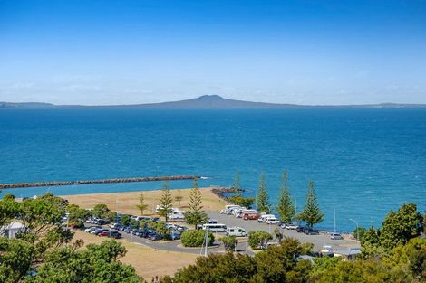 Photo of property in 52 Balboa Drive, Matakatia, Whangaparaoa, 0930