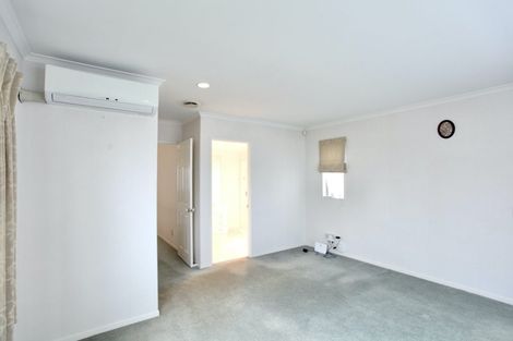 Photo of property in 7 Corta Bella Place, Golflands, Auckland, 2013