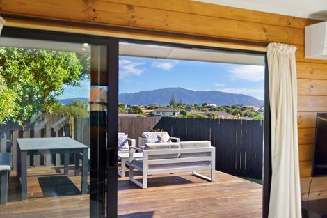 Photo of property in 65 Queens Road, Waikanae Beach, Waikanae, 5036