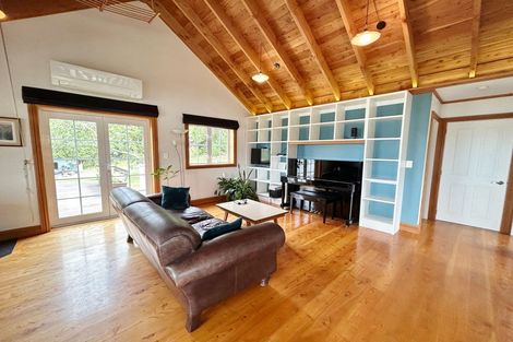 Photo of property in 33 Cornwall Road, Lyttelton, 8082