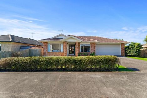 Photo of property in 37 Breaker Grove, Waiuku, 2123