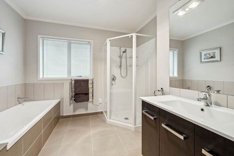 Photo of property in 1 Mural Place, Greenhithe, Auckland, 0632