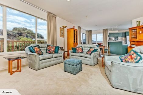 Photo of property in 37 Lorikeet Place, Unsworth Heights, Auckland, 0632