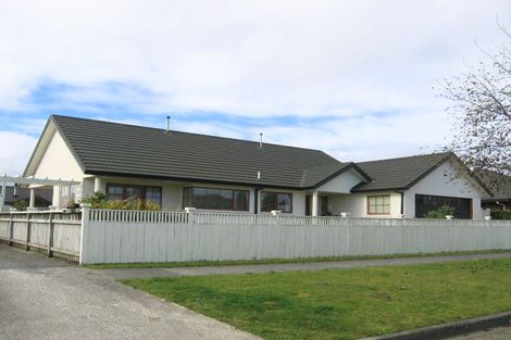 Photo of property in 20 Abby Road, Fitzherbert, Palmerston North, 4410