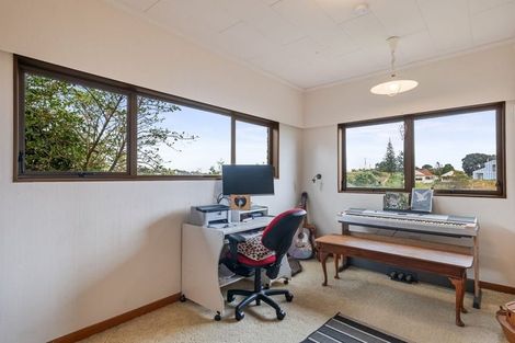 Photo of property in 15 Frimley Terrace, Waikanae Beach, Waikanae, 5036