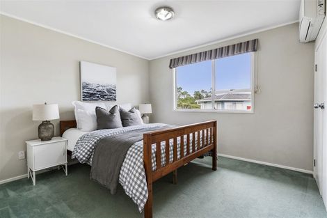 Photo of property in 13 Cunliffe Place, Glenfield, Auckland, 0629