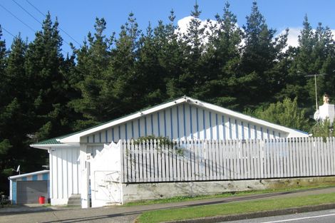 Photo of property in 142 Driver Crescent, Cannons Creek, Porirua, 5024