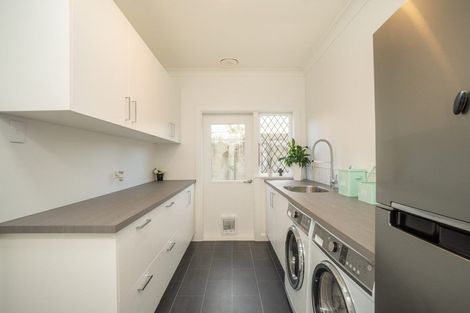 Photo of property in 12 Phoenix Avenue, Hokowhitu, Palmerston North, 4410