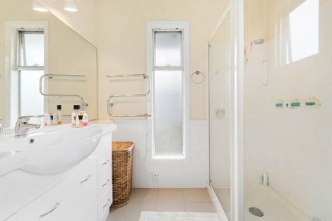 Photo of property in 30 Hutchinsons Road, Bucklands Beach, Auckland, 2014