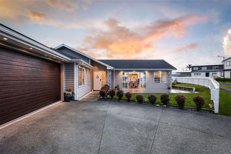 Photo of property in 8 Gemscott Crescent, Huapai, Kumeu, 0810