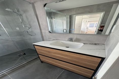 Photo of property in 25b Borrowdace Avenue, Botany Downs, Auckland, 2010