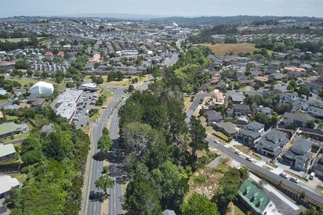 Photo of property in 43 Oteha Valley Road, Northcross, Auckland, 0632