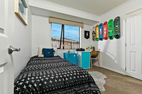 Photo of property in 33 Admirals Court Drive, Greenhithe, Auckland, 0632