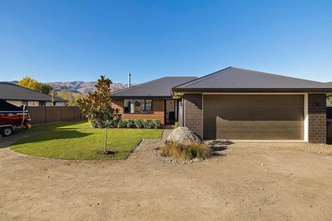Photo of property in 32 Stratford Drive, Mount Pisa, Cromwell, 9383