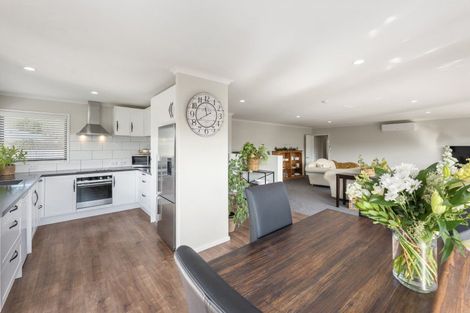 Photo of property in 14 Lakemere Way, Kinloch, Taupo, 3377