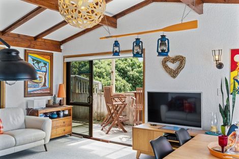 Photo of property in 14 Hughes Street, Waikanae Beach, Waikanae, 5036