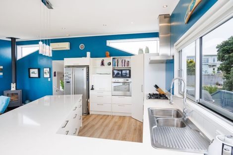 Photo of property in 18 Robbie Street, Foxton Beach, Foxton, 4815