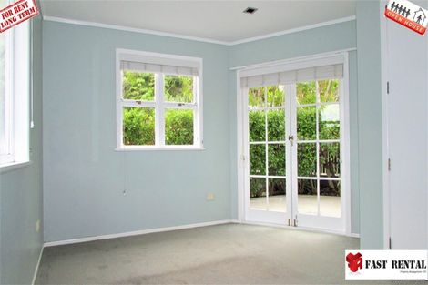 Photo of property in 16 Woodstock Road, Forrest Hill, Auckland, 0620