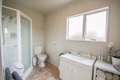 Photo of property in 6 Skelton Crescent, Paparoa, 0571