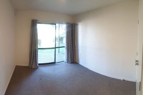 Photo of property in 22 Baulcomb Parade, Windsor Park, Auckland, 0632