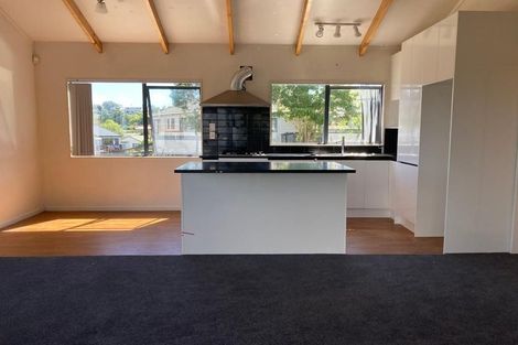 Photo of property in 10 Loughanure Place, Massey, Auckland, 0614