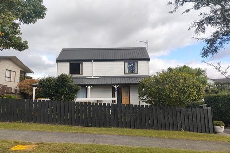 Photo of property in 71 Heta Road, Highlands Park, New Plymouth, 4312